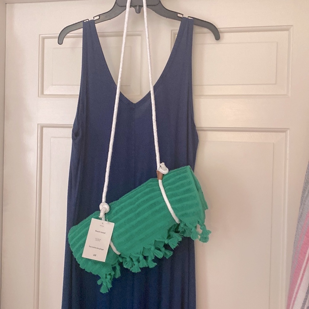 H&M Beach Towel & Carrying Strap - Picture 2 of 7